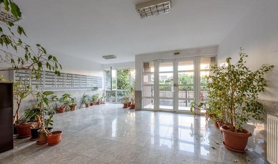 Apartament 2 camere de vânzare – zonă excelentă, aproape de metrou - Poză 1