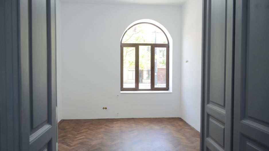 Apartament renovat in zona centrala - Poză 4