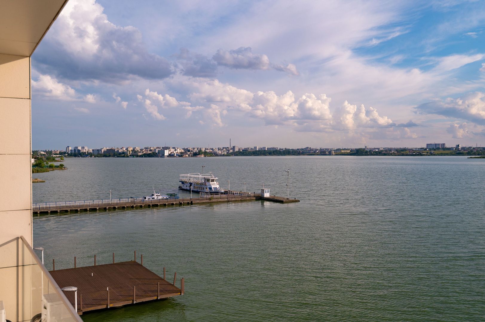 3 camere | 95 mp + terasă 20 mp | Vedere frontală lac | Mamaia-Cazino - Poză 3