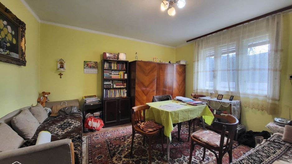 Casa cu doua corpuri de cladire si anexe, teren 1350 mp, Savarsin - Poză 7