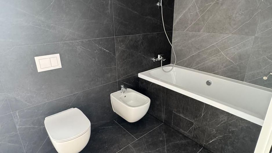 Duplex despărțit prin perete dublu/ Garaj - Poză 18