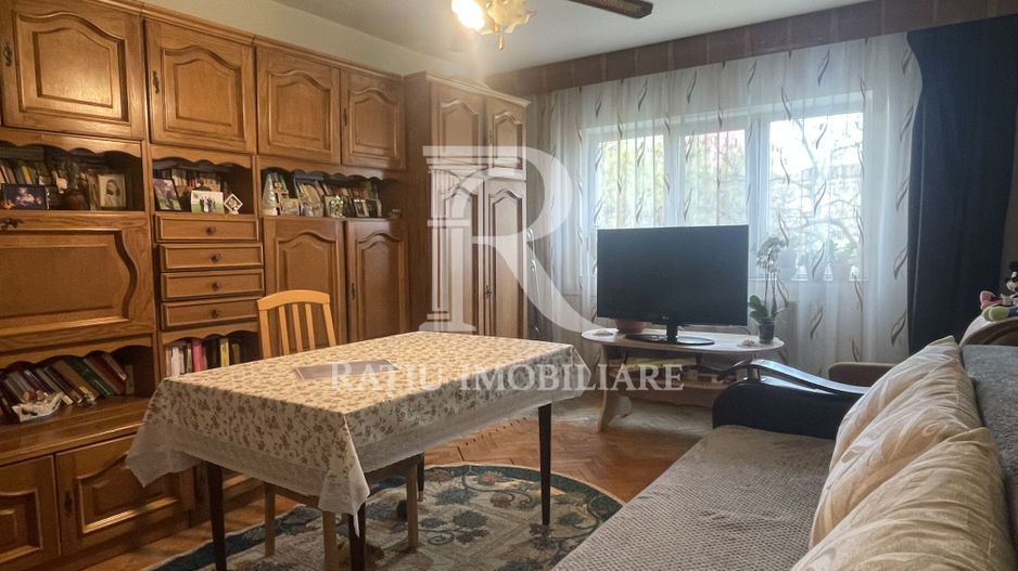 Apartament cu 3 camere  | Etaj intermediar | Calea Aradului | Oradea - Poză 1
