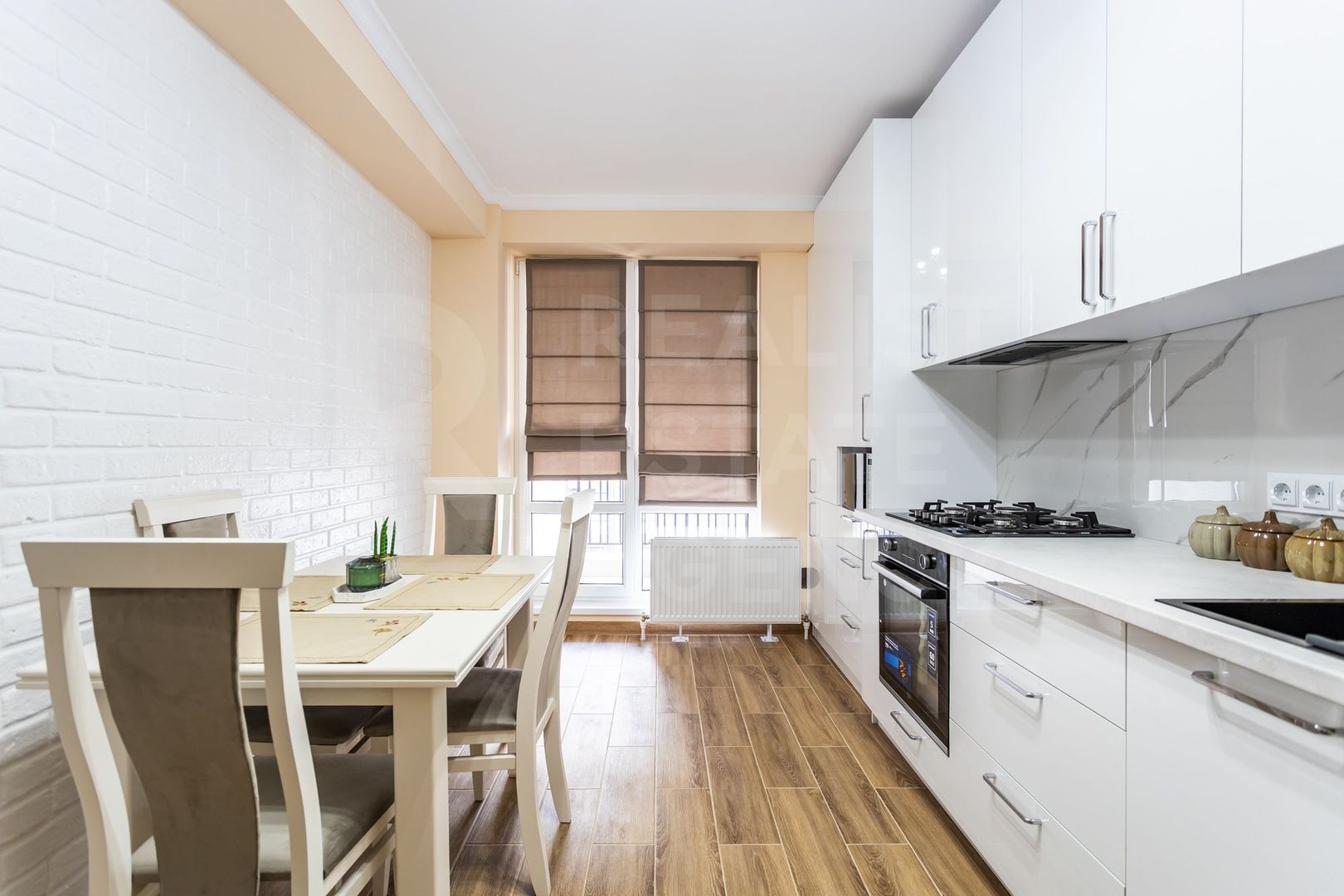 Chirie, apartament, 2 camere, strada Calea Ieşilor, Sculeni - Poză 1