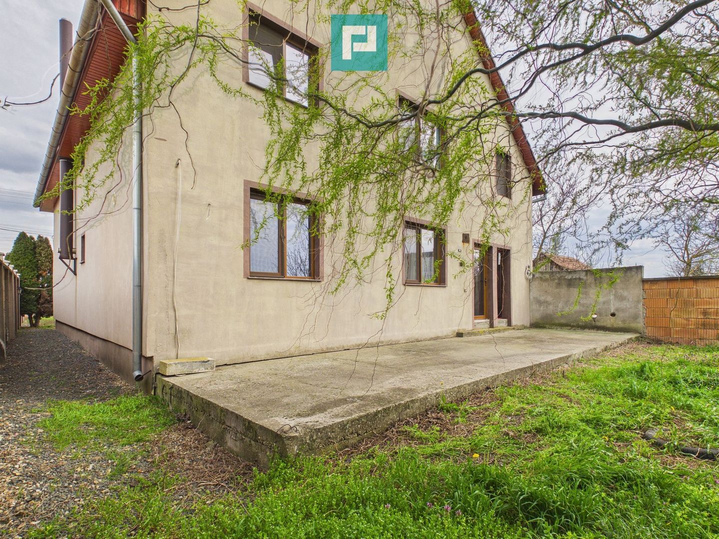 Casă spațioasă în Sântana - Poză 3