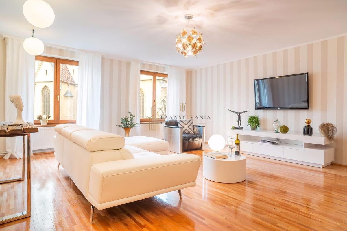 Apartament cu 2 camere în Inima Sibiului - Poză 3