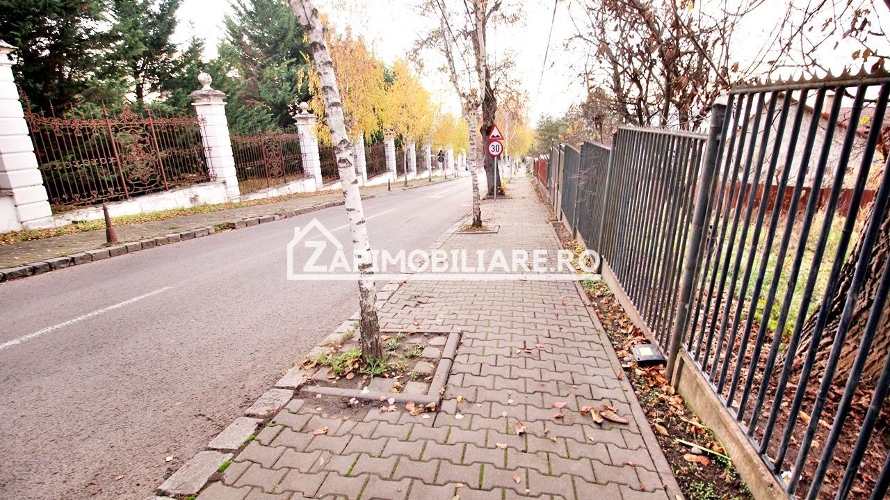 Casa zona Platou,1.001mp.teren,deschidere la 2 strazi,0%comi - Poză 1
