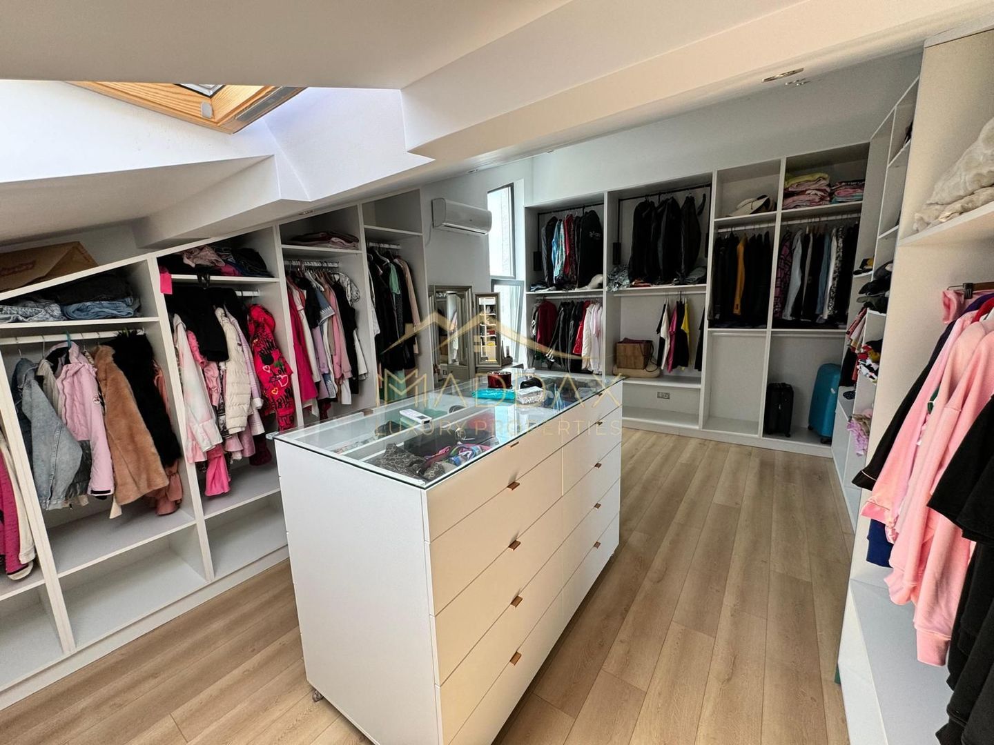 Vila moderna 6 camere // 190mp // teren 300mp / Tunari - Poză 4