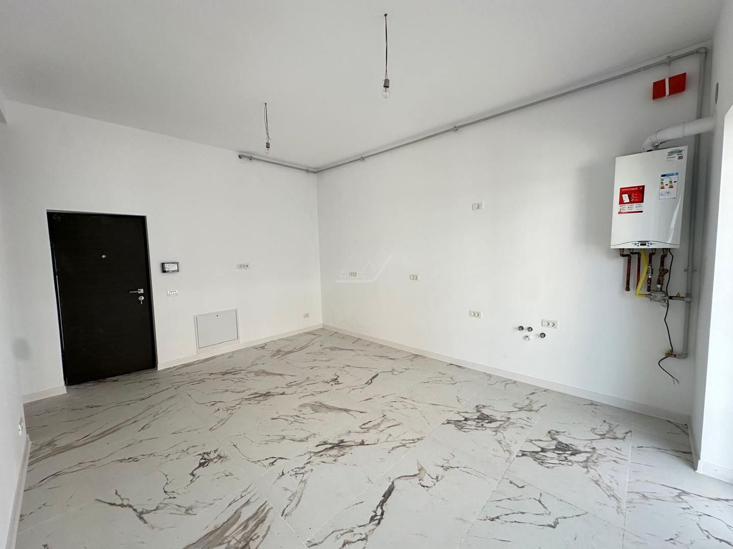 Etaj 1. Balcon mare. Loc de parcare. - Poză 2