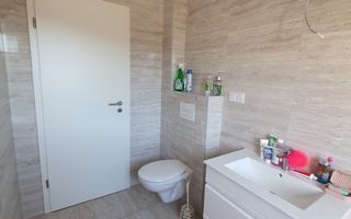 Locuință modernă, 2 camere decomandate, bloc tip vilă, Sânpetru - Poză 12