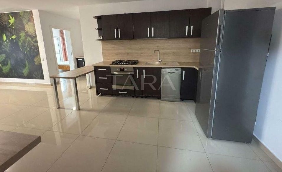Vânzare apartament cu 3 camere, imobil nou, cu lift. - Poză 1