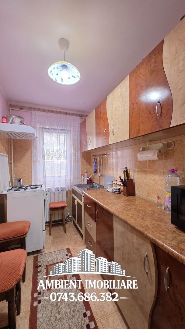 Apartament cu 3 camere, etaj 4, NEMOBILAT, zona CENTRU; - Poză 4