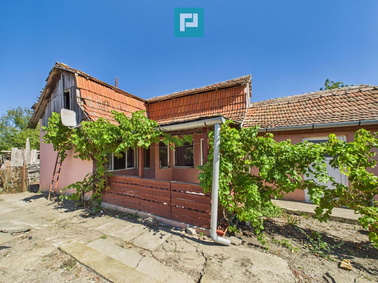 Casă și teren în Moravița, Timiș-poziție excelentă - Poză 1