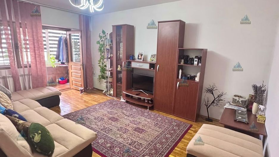 Apartament 3 camere de vânzare – Zona Valah - Poză 1