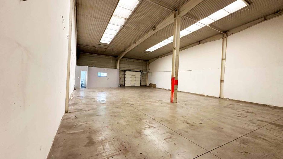 Hală 227 mp UTA Arad – Acces rapid auto și transport public - Poză 3