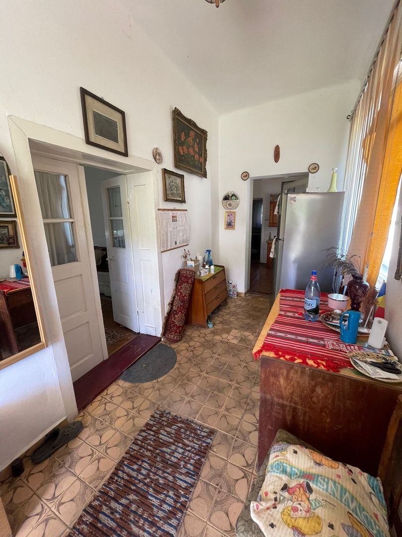 Casa ,curte și gradina.Teren cu 2700 mp. - Poză 5