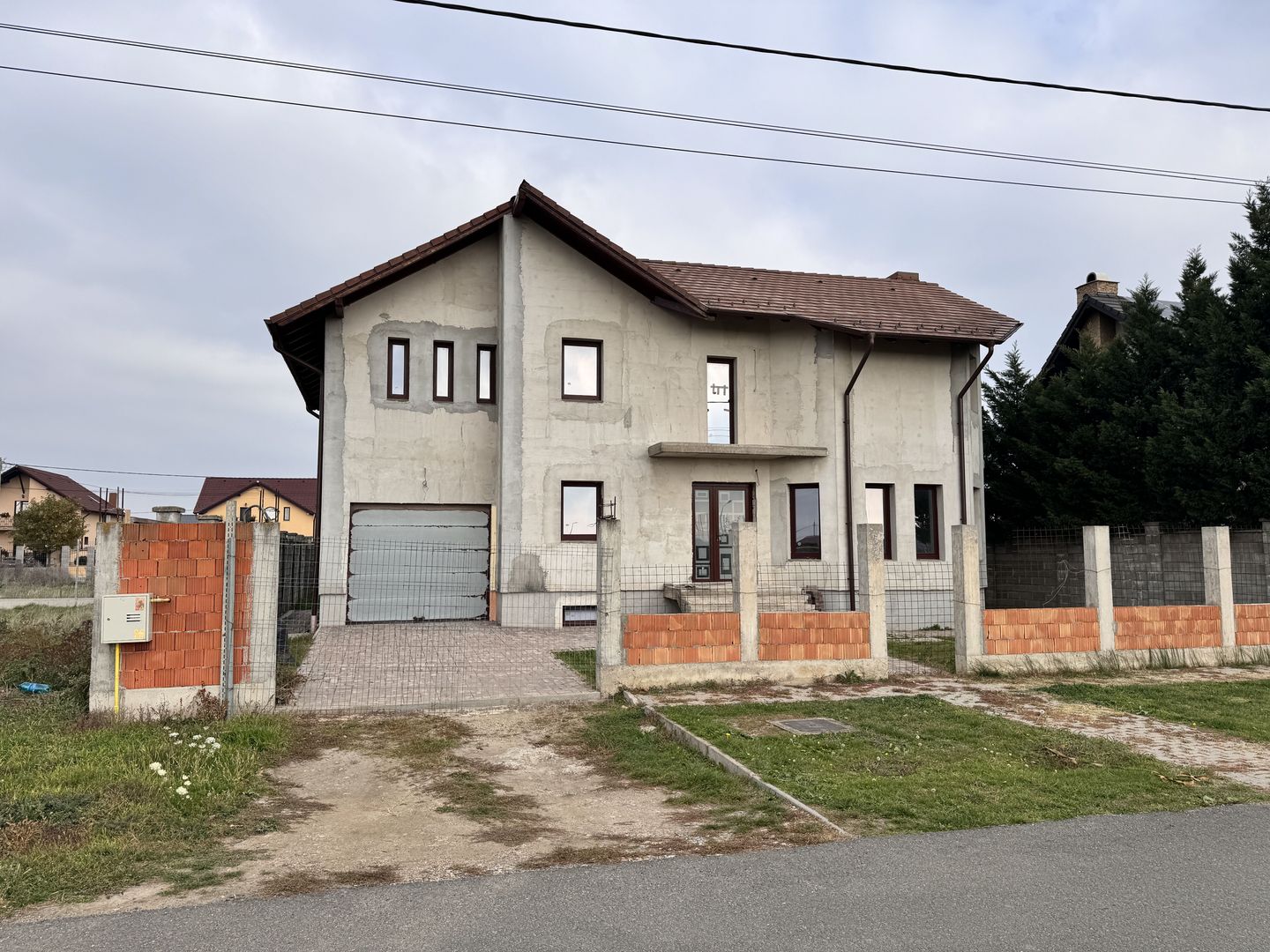 Vilă unică, gata să devină locuința ta de vis, în Livada. - Poză 2