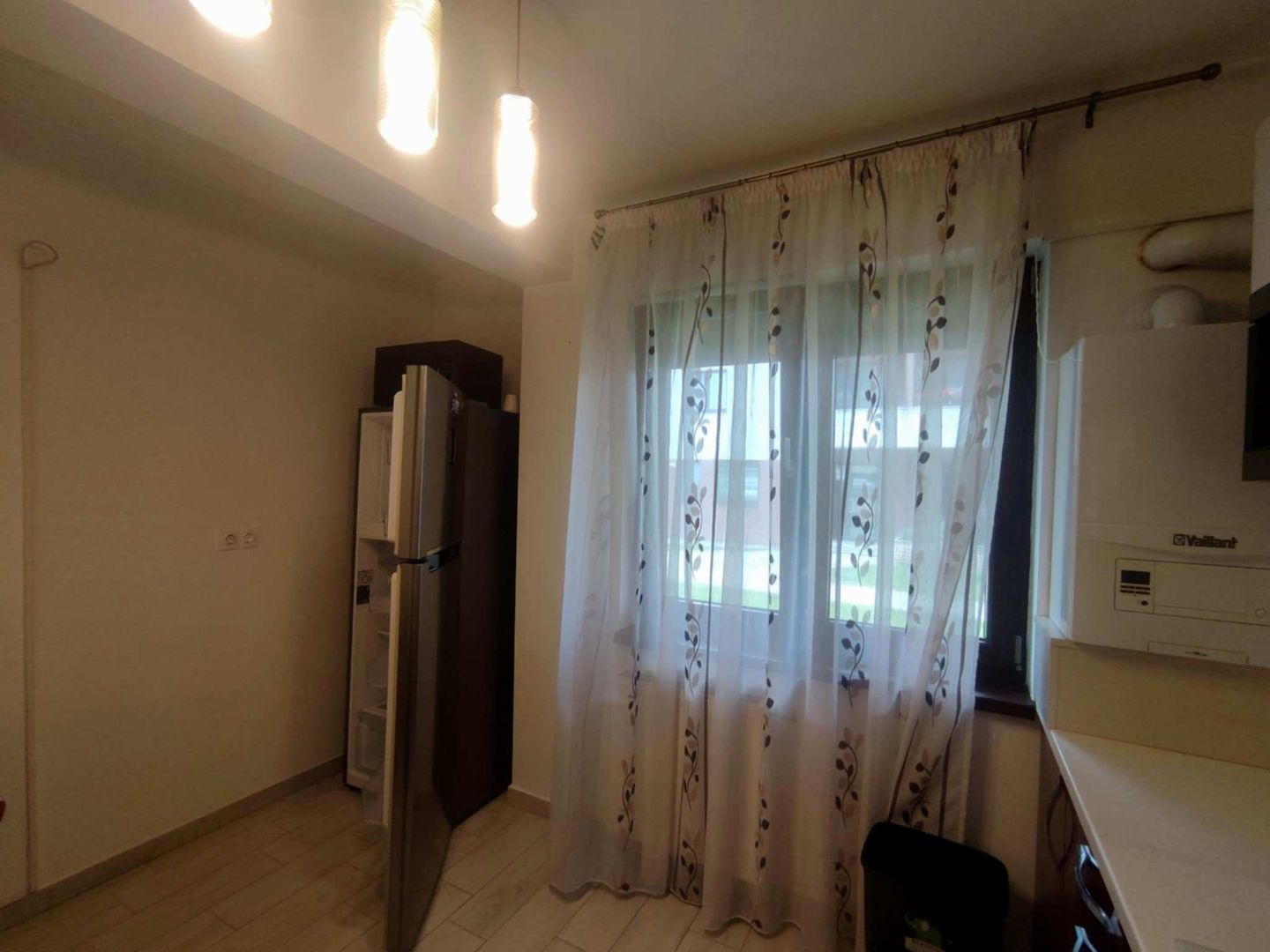 Inchiriem apartament 2 camere spatios intr-un bloc tip vila zona Tractorul - Poză 10