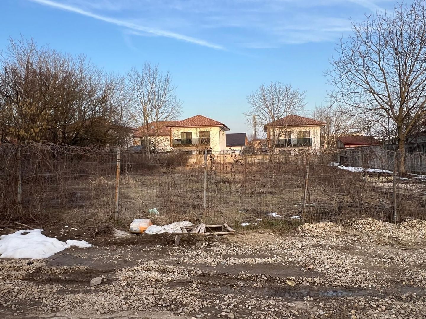 Teren 1.000 mp intravilan Tunari – utilități complete - Poză 2