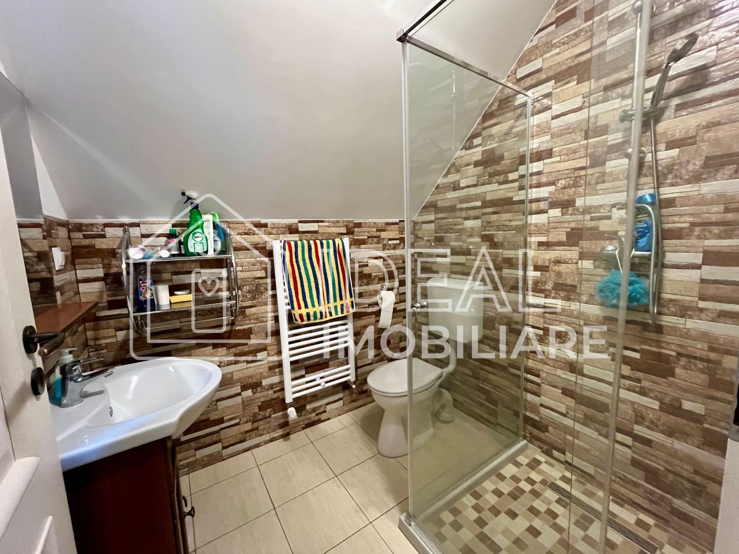 Casă individuală cu 5 camere și curte proprie - în Cisnădioara - Poză 17