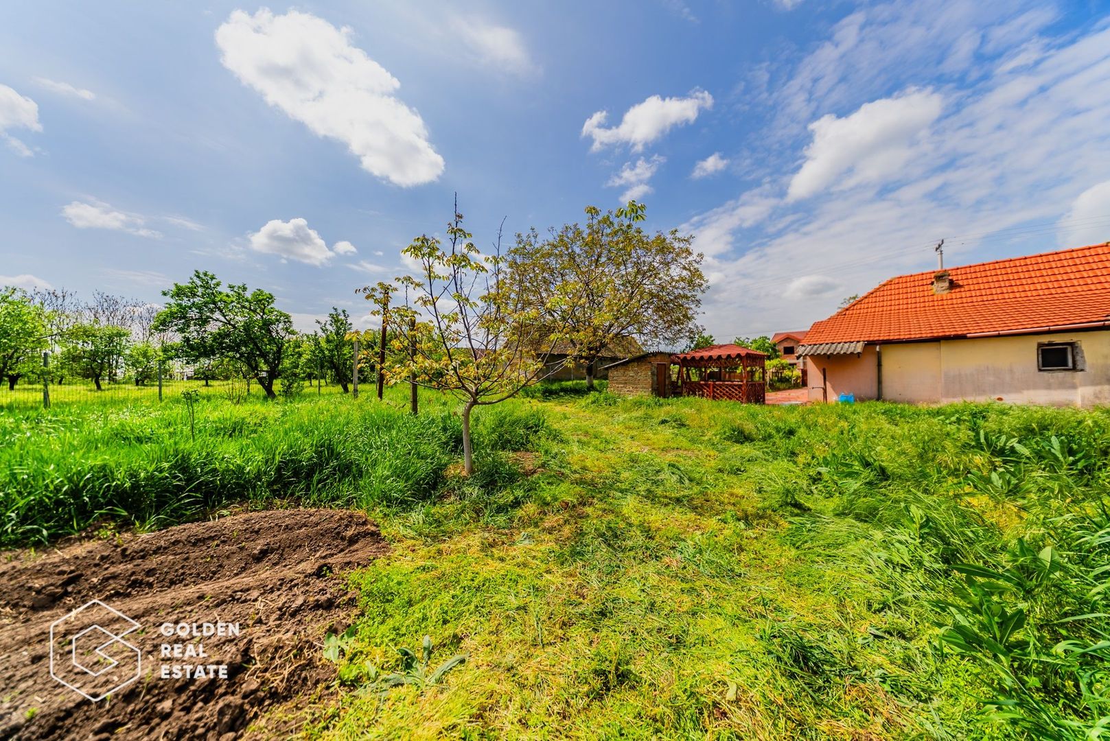 Casa situata in comuna Seitin, la cheie - Poză 27