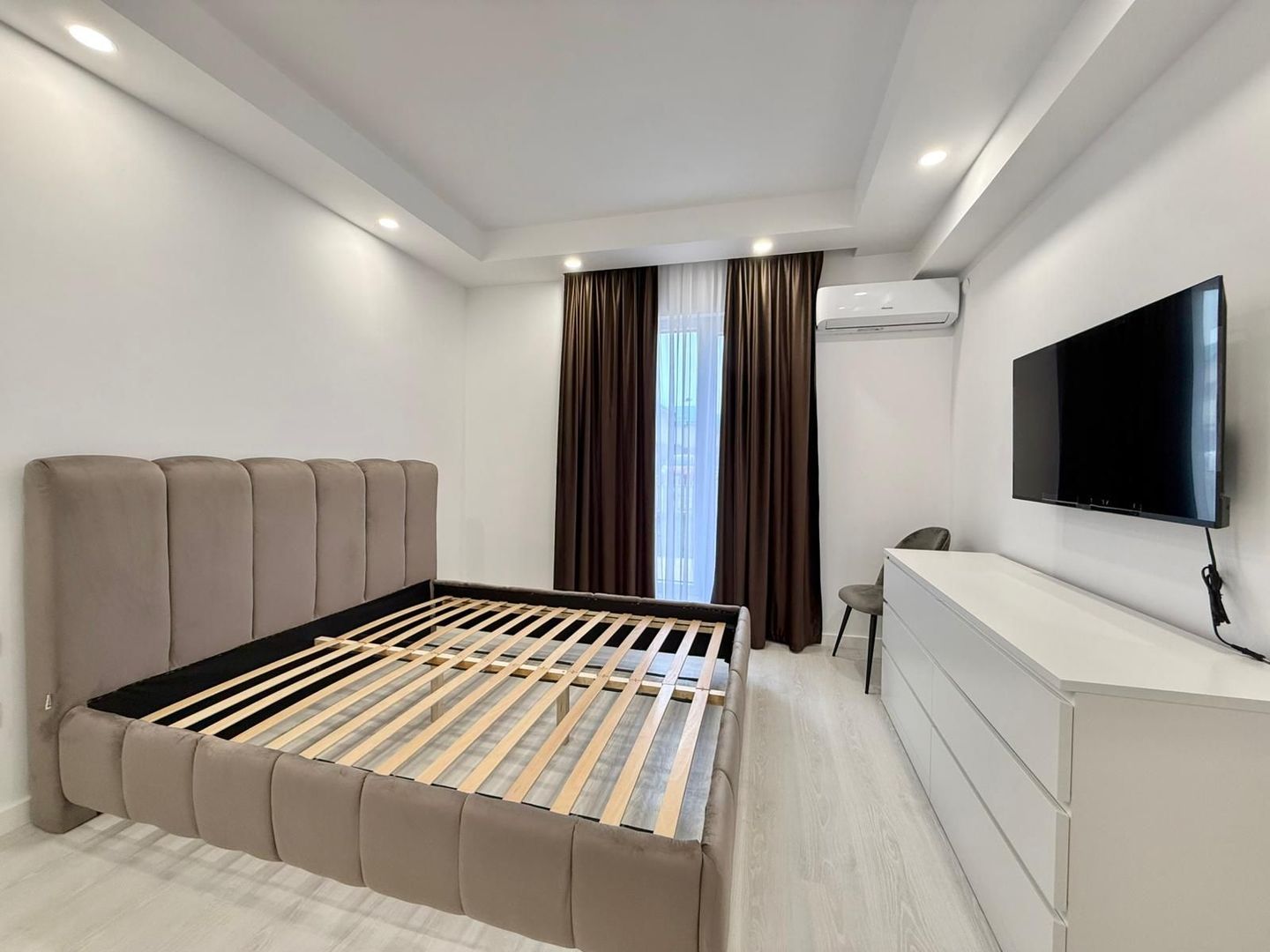 COSMOPOLIS - Apartament cu 3 camere si gradina, mobilat si utilat. - Poză 3
