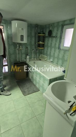 Casă P+M cu 1.558 mp teren, livadă și garaj - Poză 24