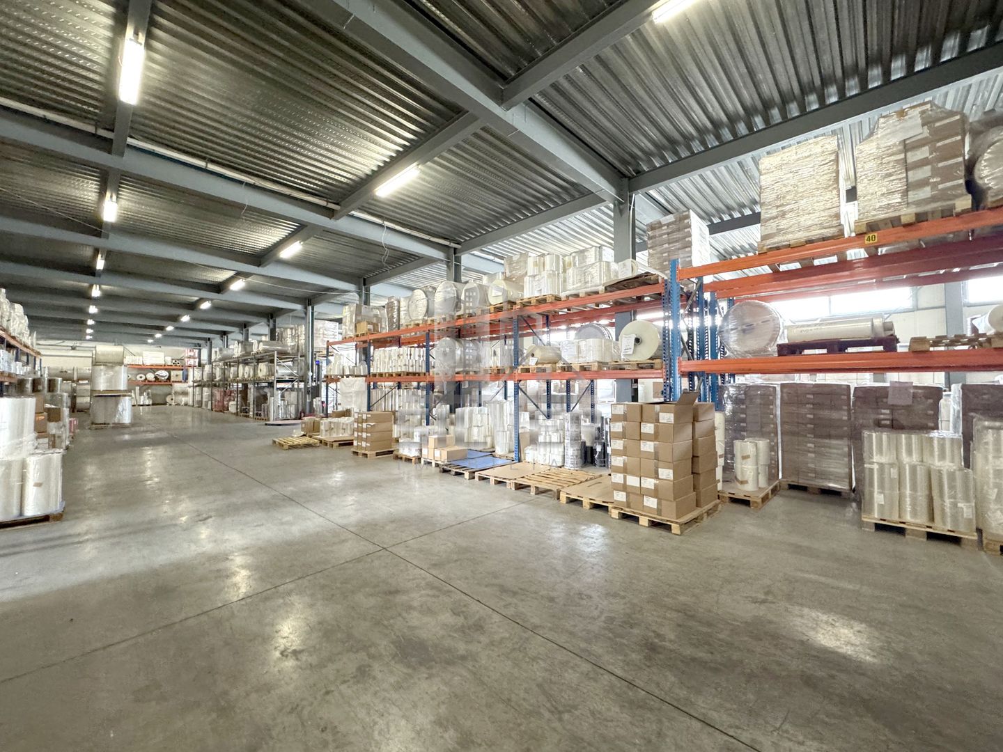 Spatiu industrial cu 4 hale/Teren 9300 mp/SU.7800 mp. - Poză 1