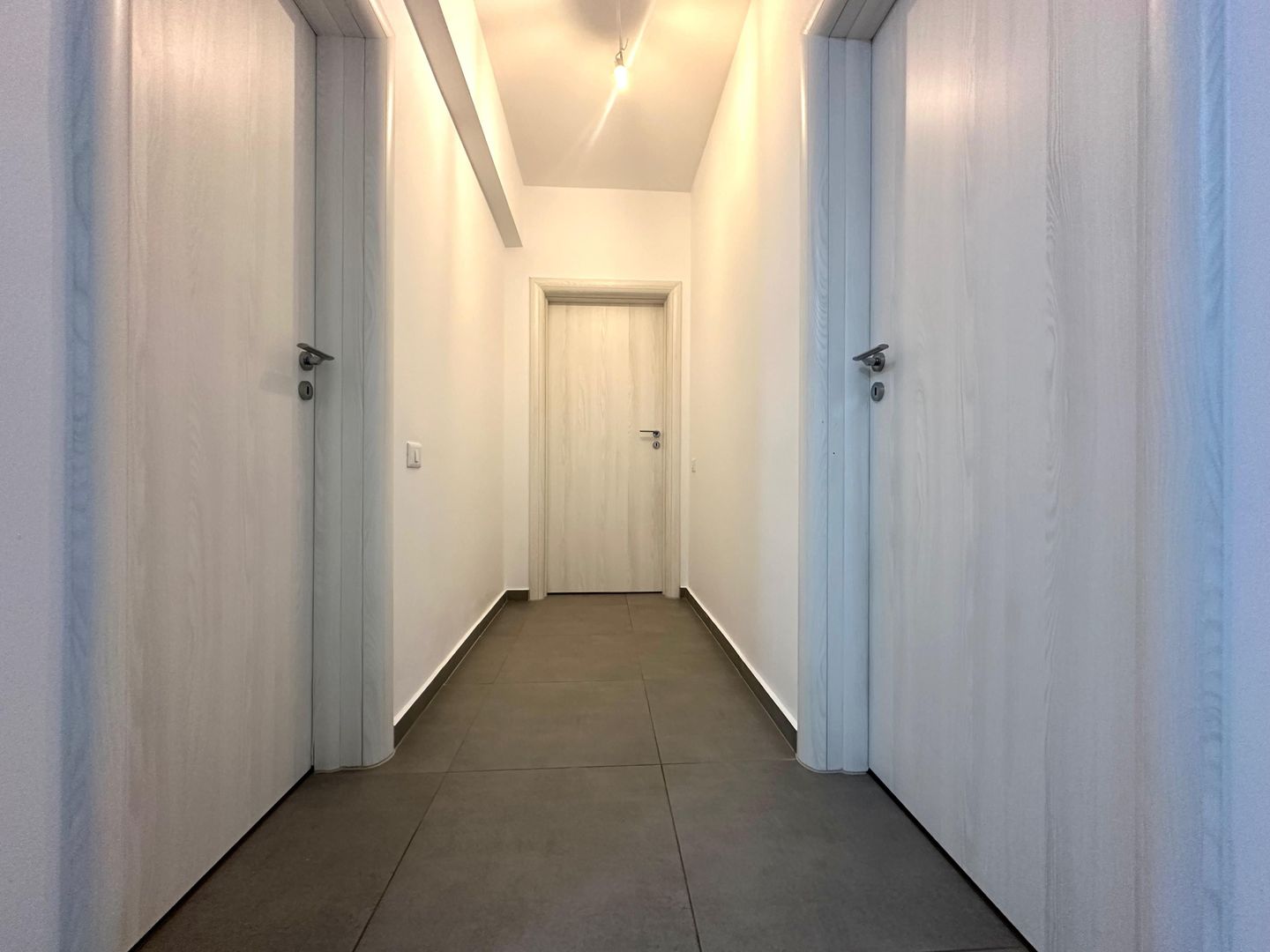 Apartament 3 camere, decomandat, cu loc de parcare - Poză 13