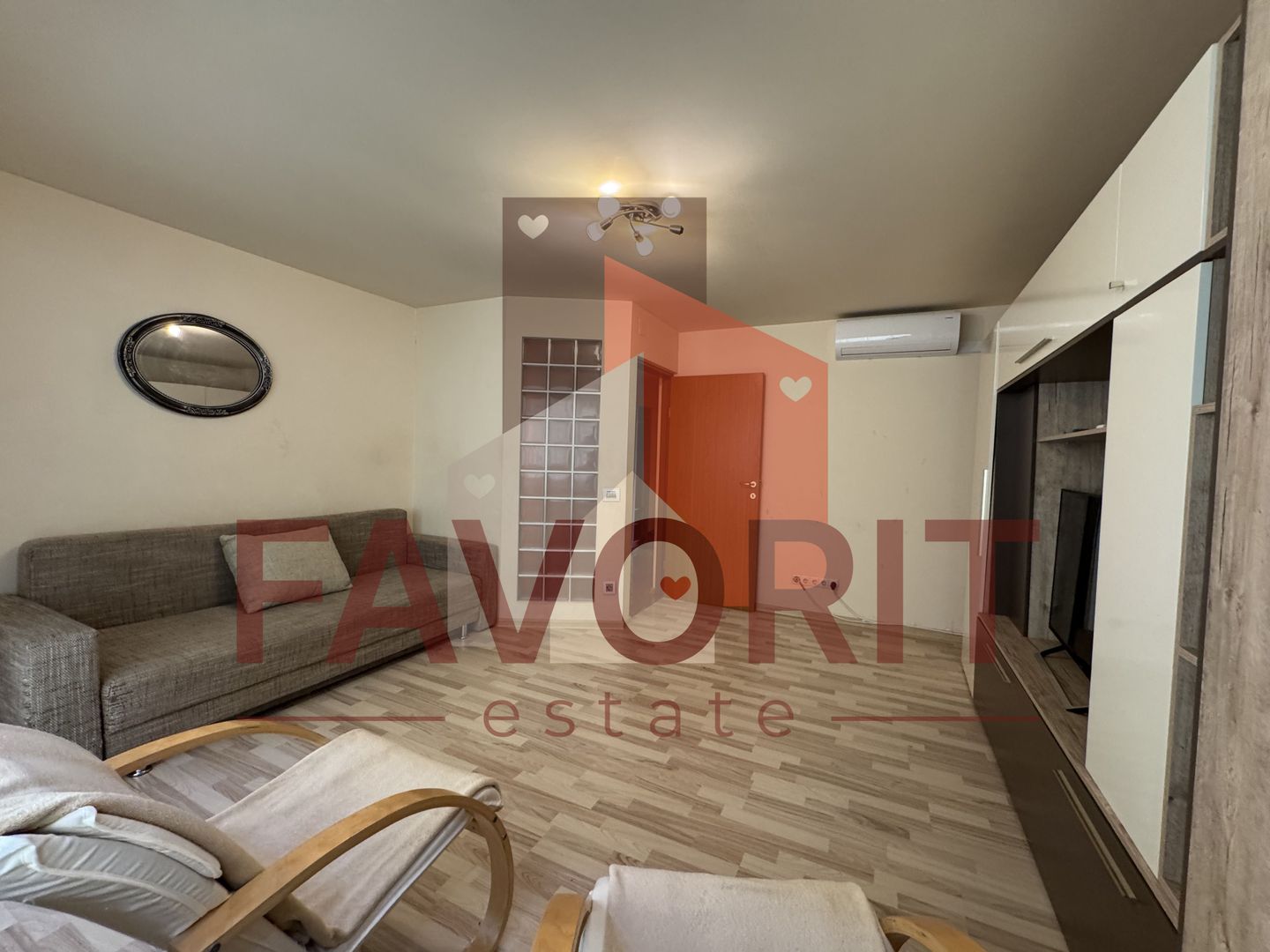 Disponibil imediat. Etaj 1. Centrala proprie. Vedere pe 2 parti. - Poză 2