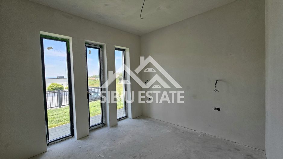 Casa pe parter, cu priveliste panoramica partial finisata - Poză 11