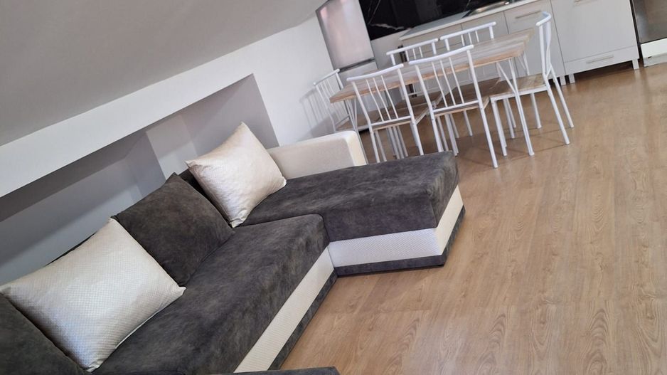 Apartament cu 3 camere de vanzare - Poză 1