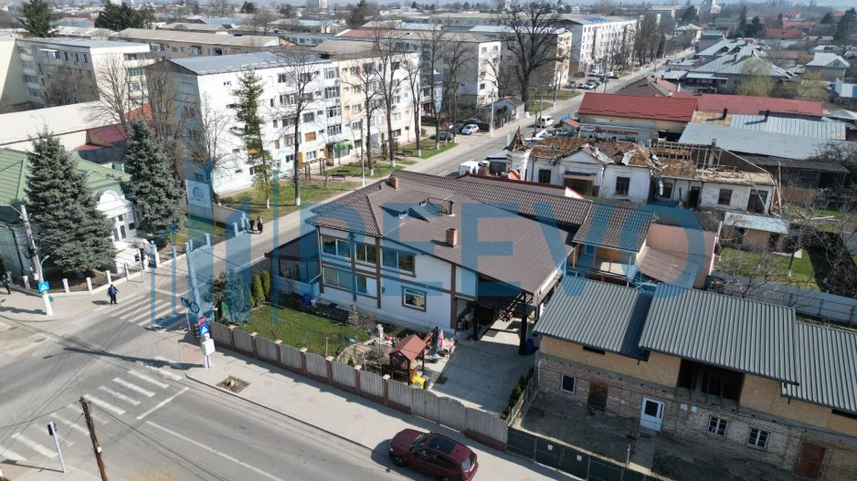 Clădire și teren de investiție, central Roman - Poză 76