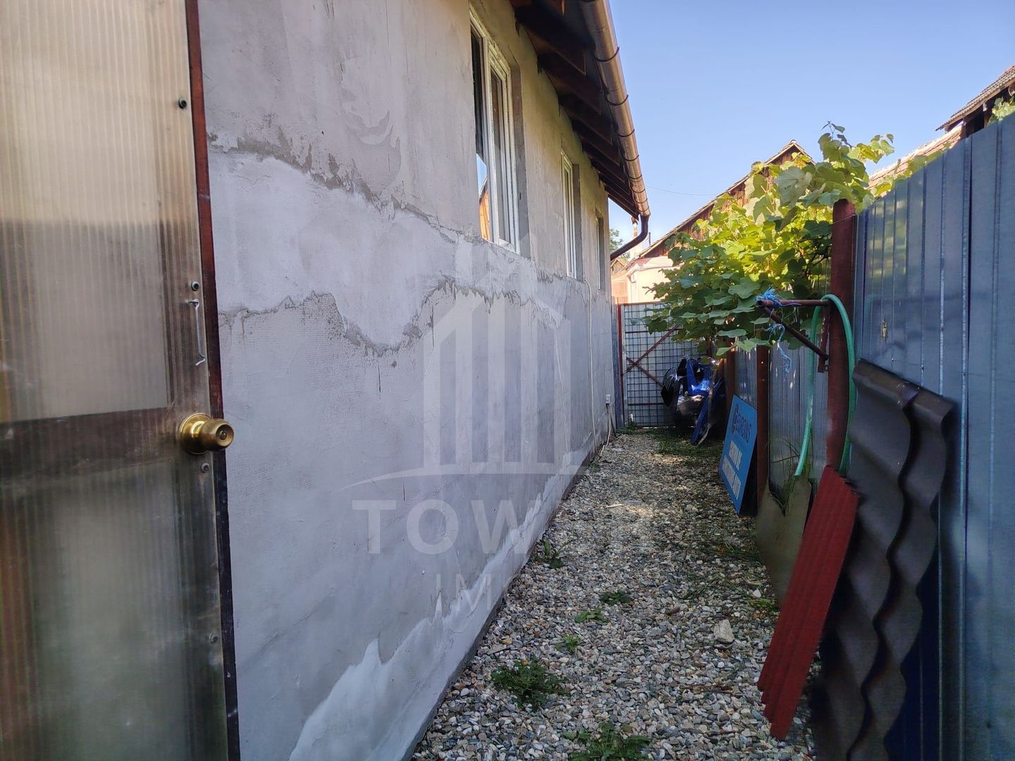 Casă cu garaj și spațiu pentru activitate auto, de vânzare în Rusciori - Poză 11