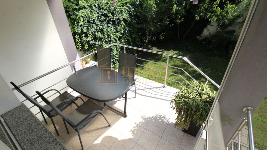 3 dormitoare, 3 bai, living spatios, 2 terase si curte. - Poză 9