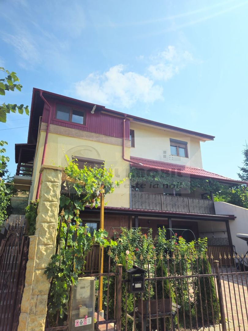 Apartament cu 3 camere, 70mp, zona Bucium - Poză 1