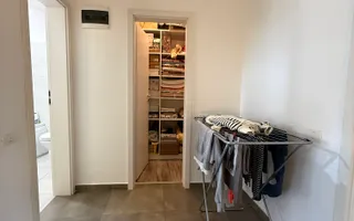 Casă înșiruită complet mobilată + curte+ 2 parcari în complex inchis! - Poză 20