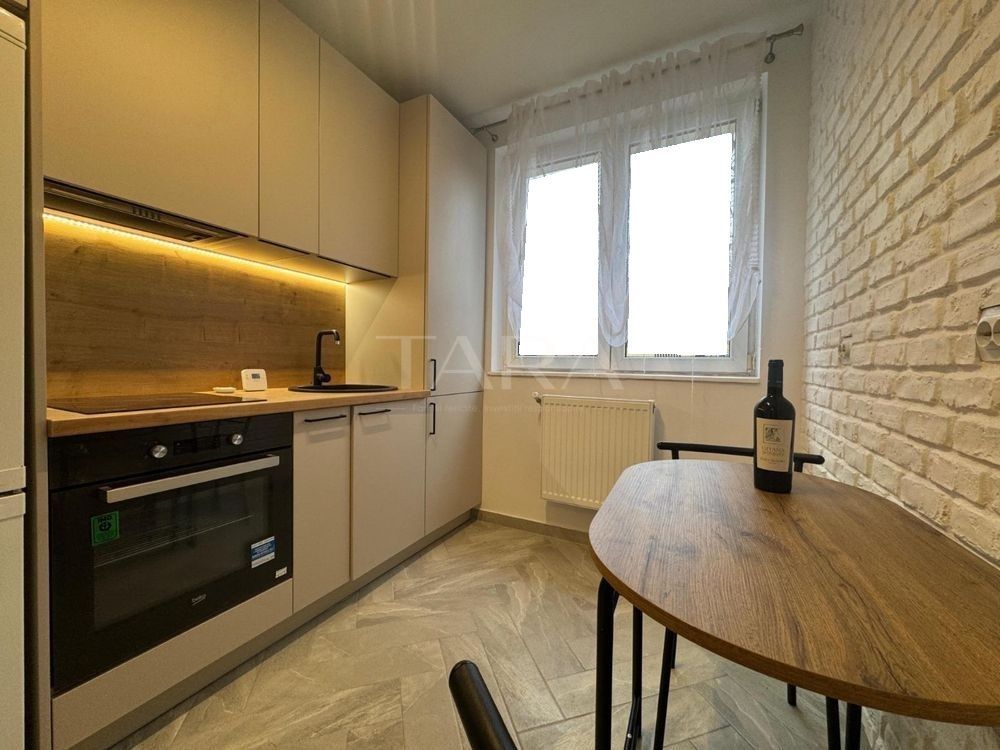 Apartament Modern cu 2 camere cu Acces la Curte - Poză 2