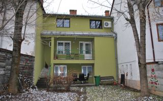 Casa in zona centrala Brasov - Poză 1