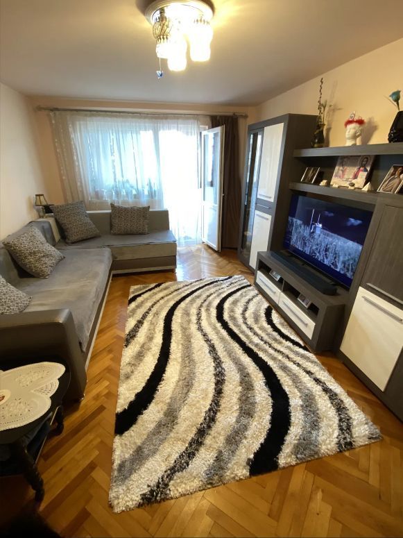 Apartament 3 camere, 70 mp, 2 bai, et.3, boxa, Cetate,  Mercur - Poză 1