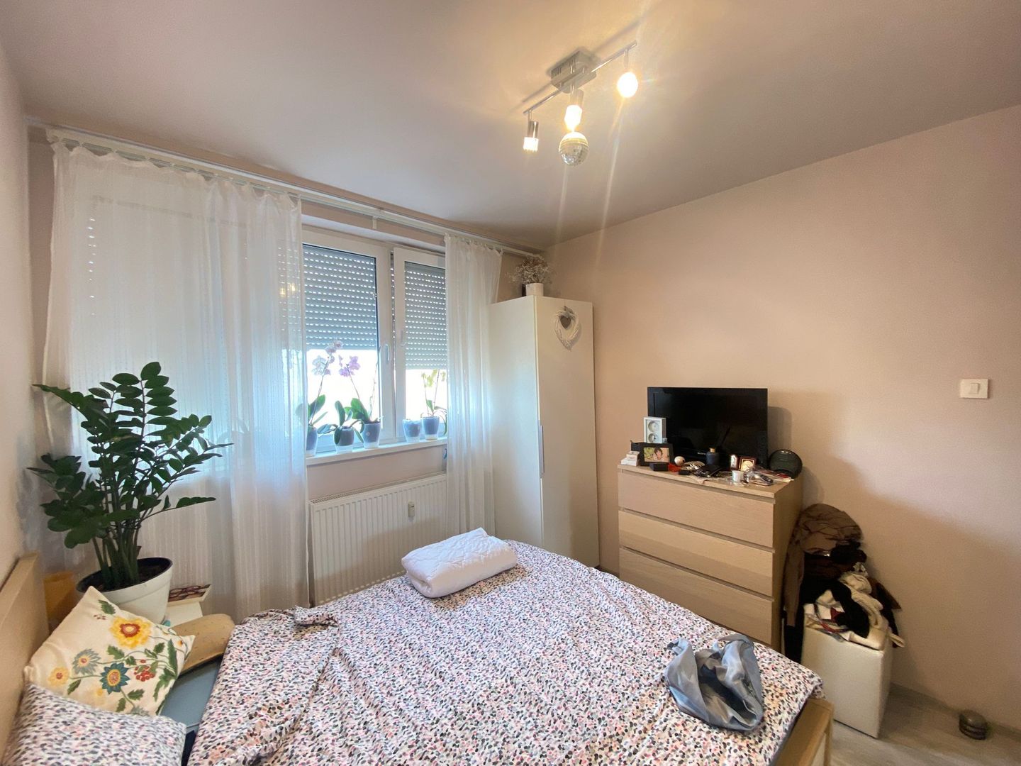 4 camere renovate, 60 mp + balcon, etaj 10/11 – Drumul Taberei V7 - Poză 4