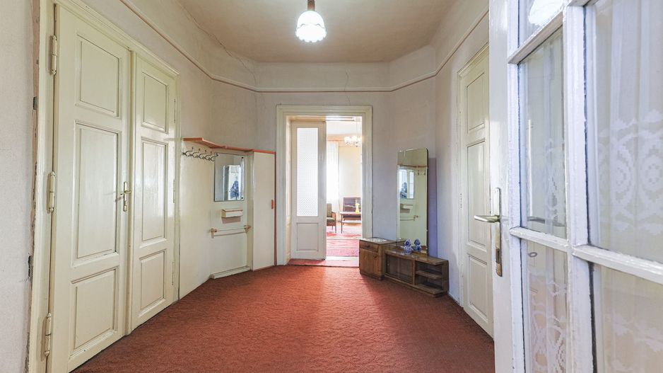 Un întreg etaj ultracentral în Arad - Poză 3