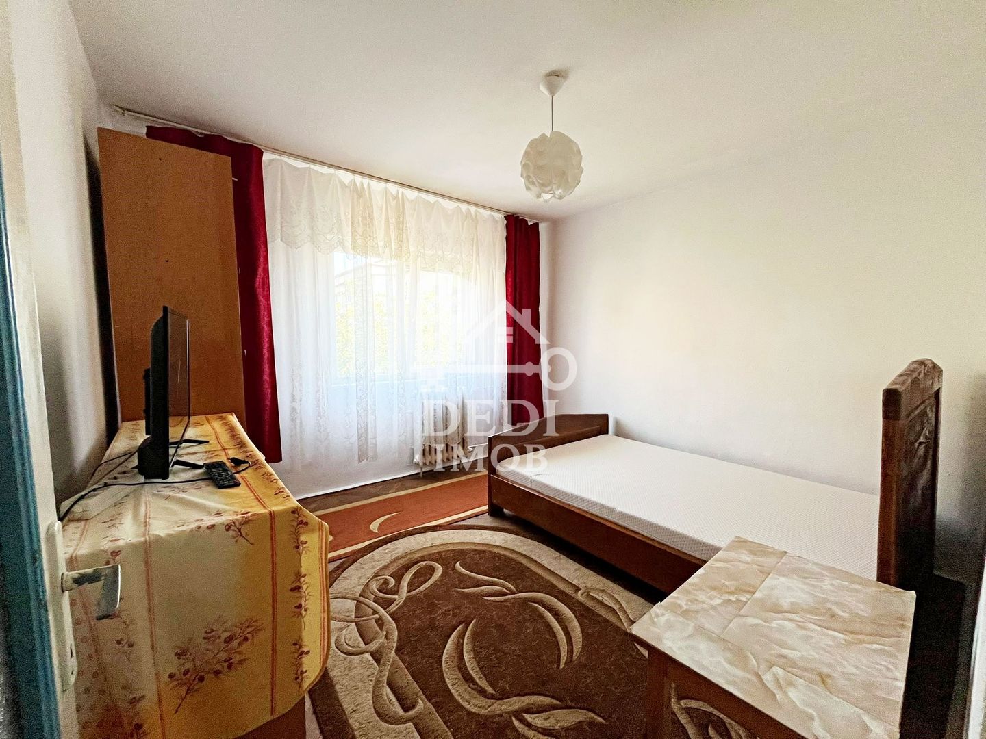 Apartament 3 camere de vanzare in zona Rogerius, Oradea - Poză 2