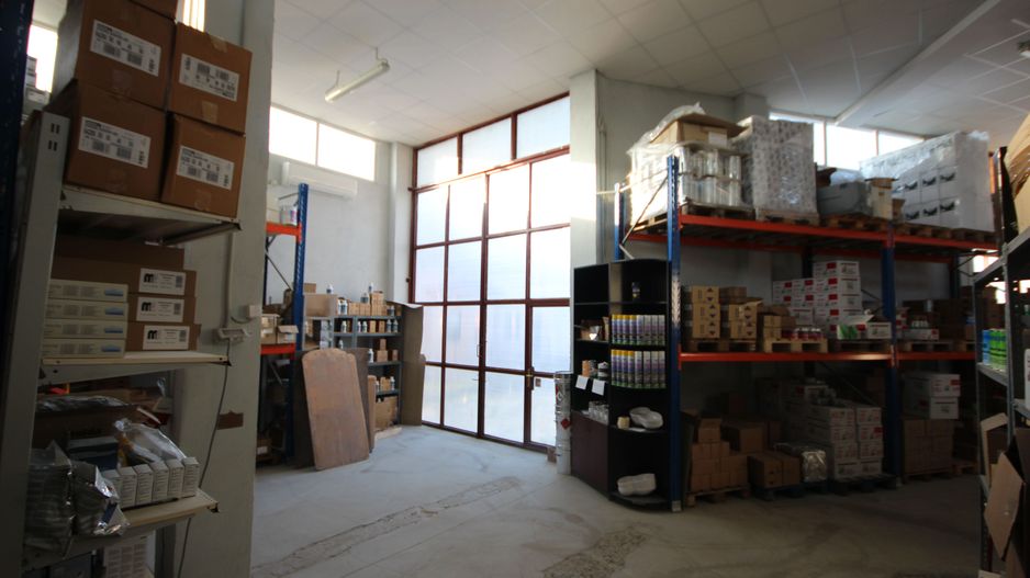 Casa cu destinatie mixta -servicii si comert + depozit+locuinta - Poză 6