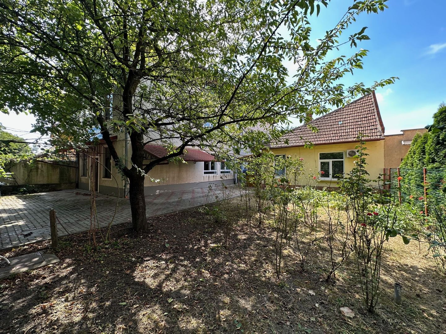 Proprietate compusă din 2 case - Poză 1