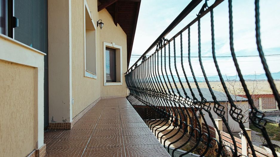 Casă nouă, intrare Stupini - Poză 32