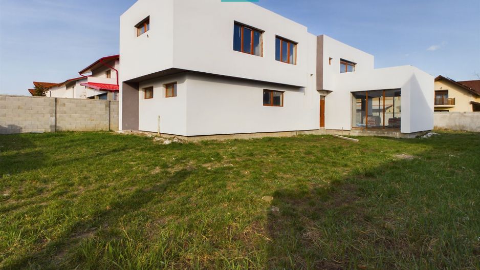 Vilă la gri în Via Carmina - Poză 10