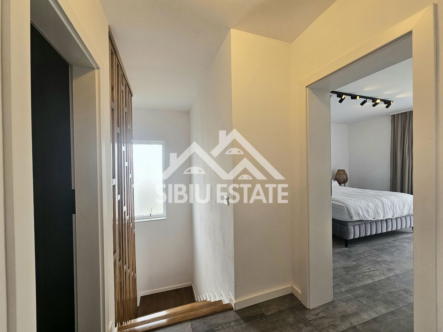 Casa individuala 5 camere, dormitor la parter - Poză 17