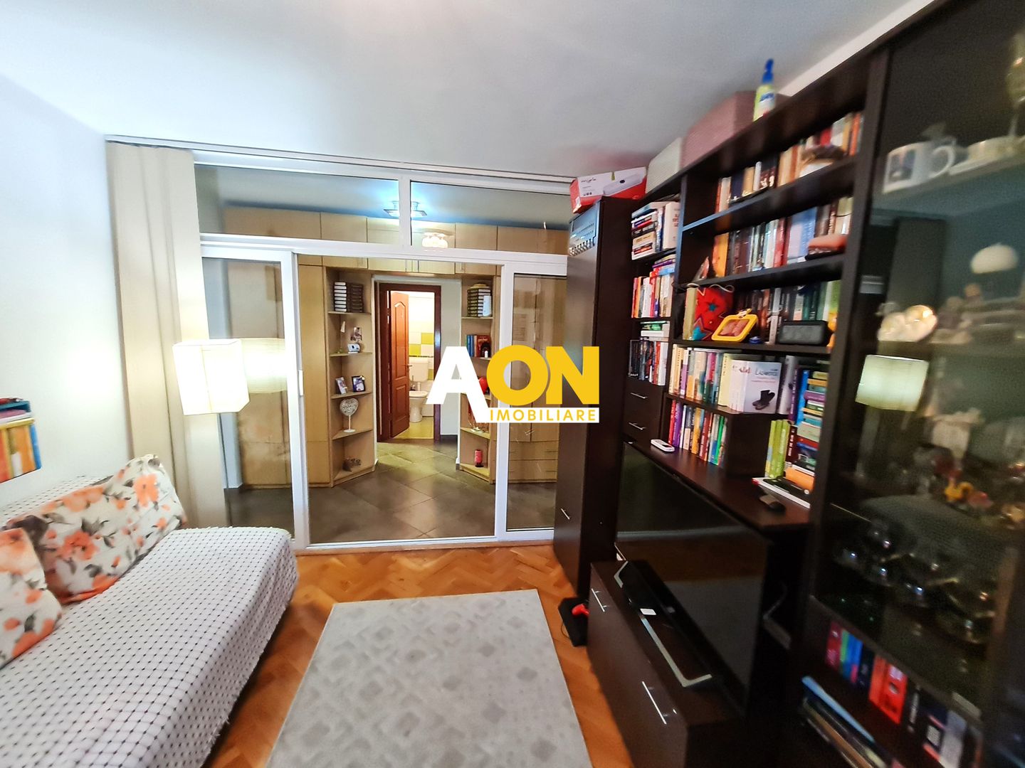 Apartament 4 Camere, Et 3, 82 mp, Decomandat, Mobilat, Utilat, Cetate - Poză 1