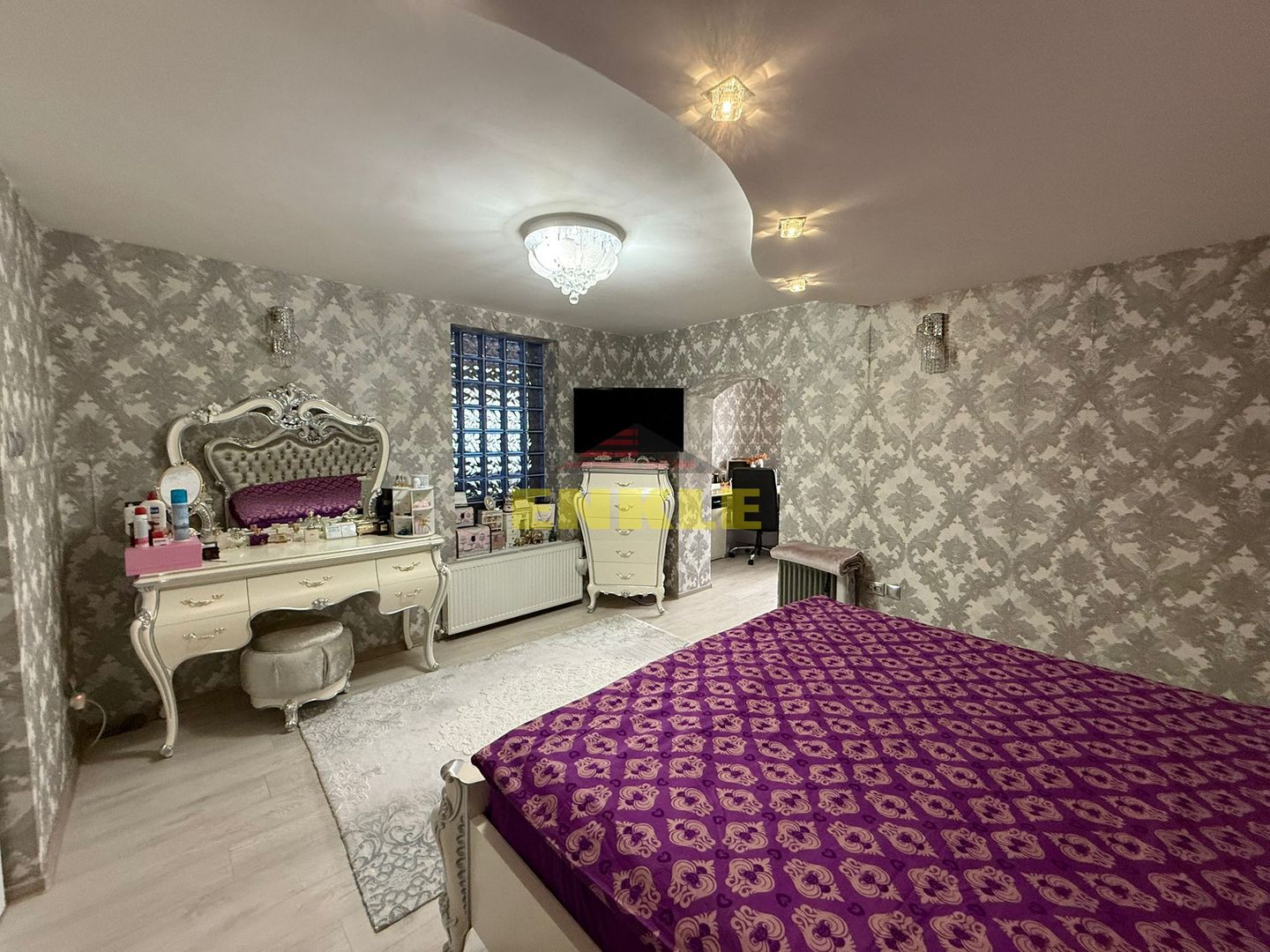 De vanzare Vila situata Ultracentral-425 mp - Poză 5