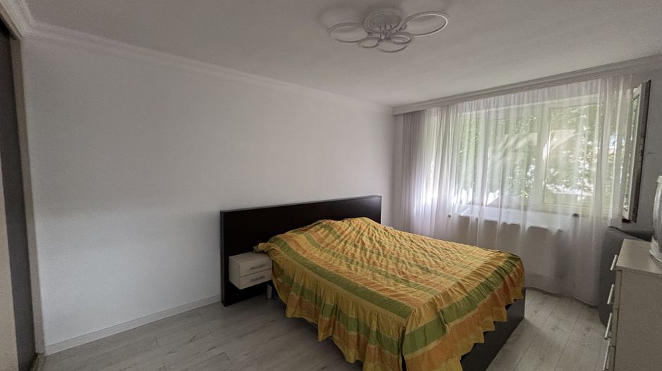 Apartament 3 camere Ozana – etaj 1, parcare inclusă, pet friendly, semi-mobilat - Poză 1
